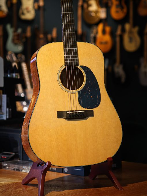 Martin D-18