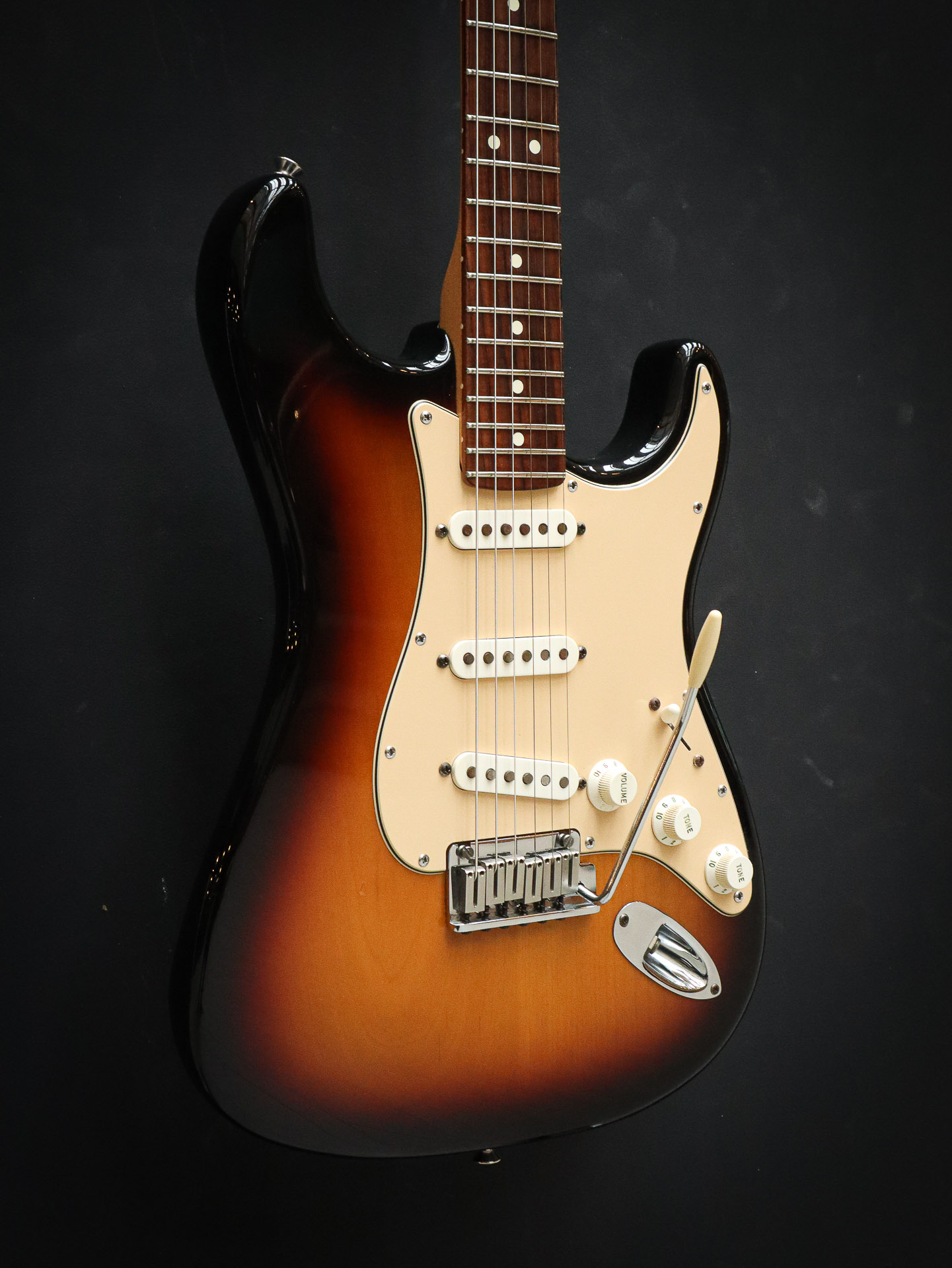 Fender American Stratocaster (2006) Pre-Owned - Image 4