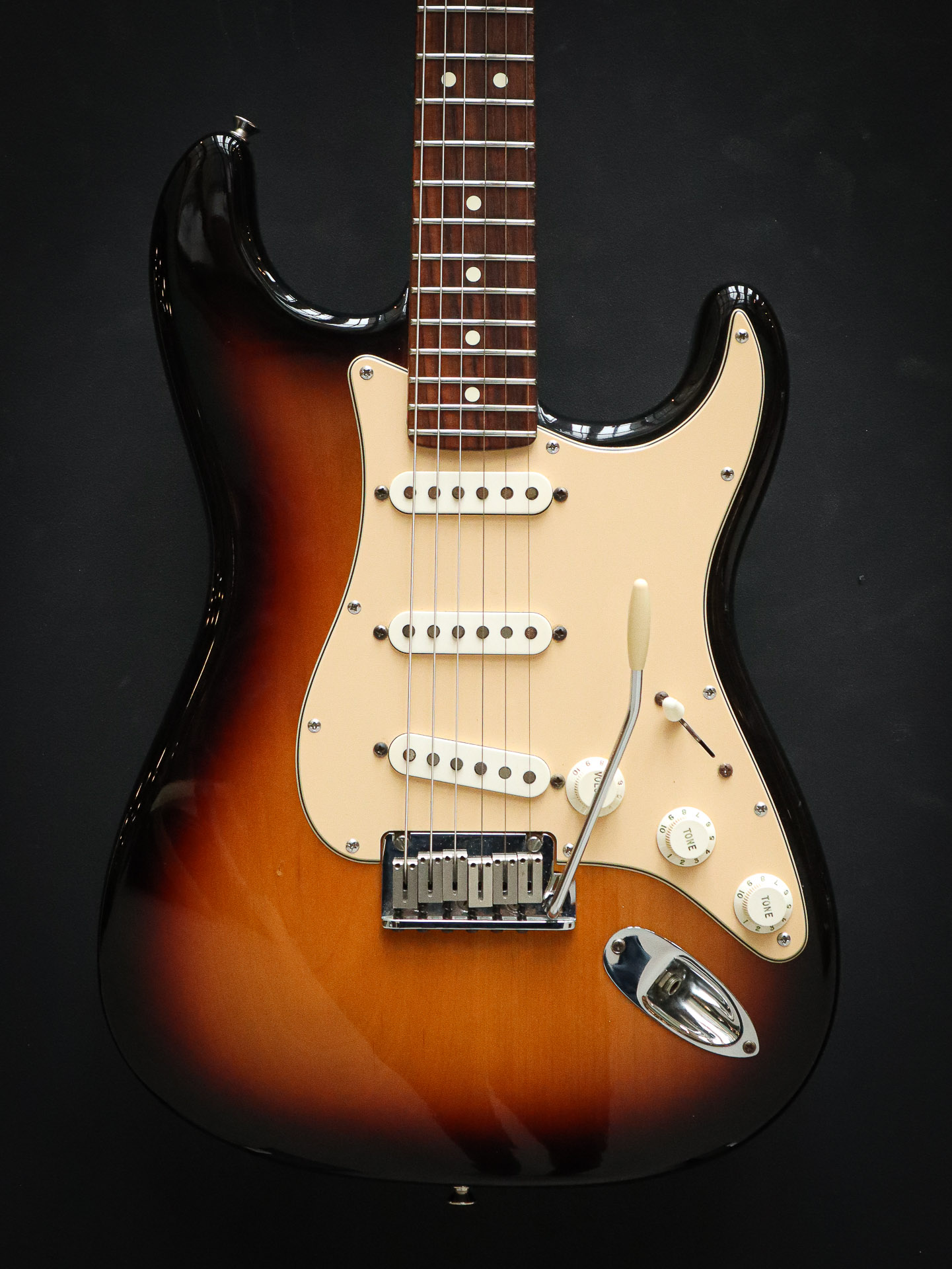 Fender American Stratocaster (2006) Pre-Owned - Image 3