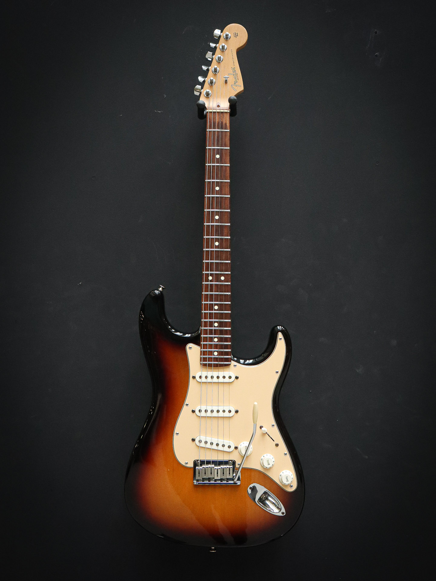 Fender American Stratocaster (2006) Pre-Owned - Image 2