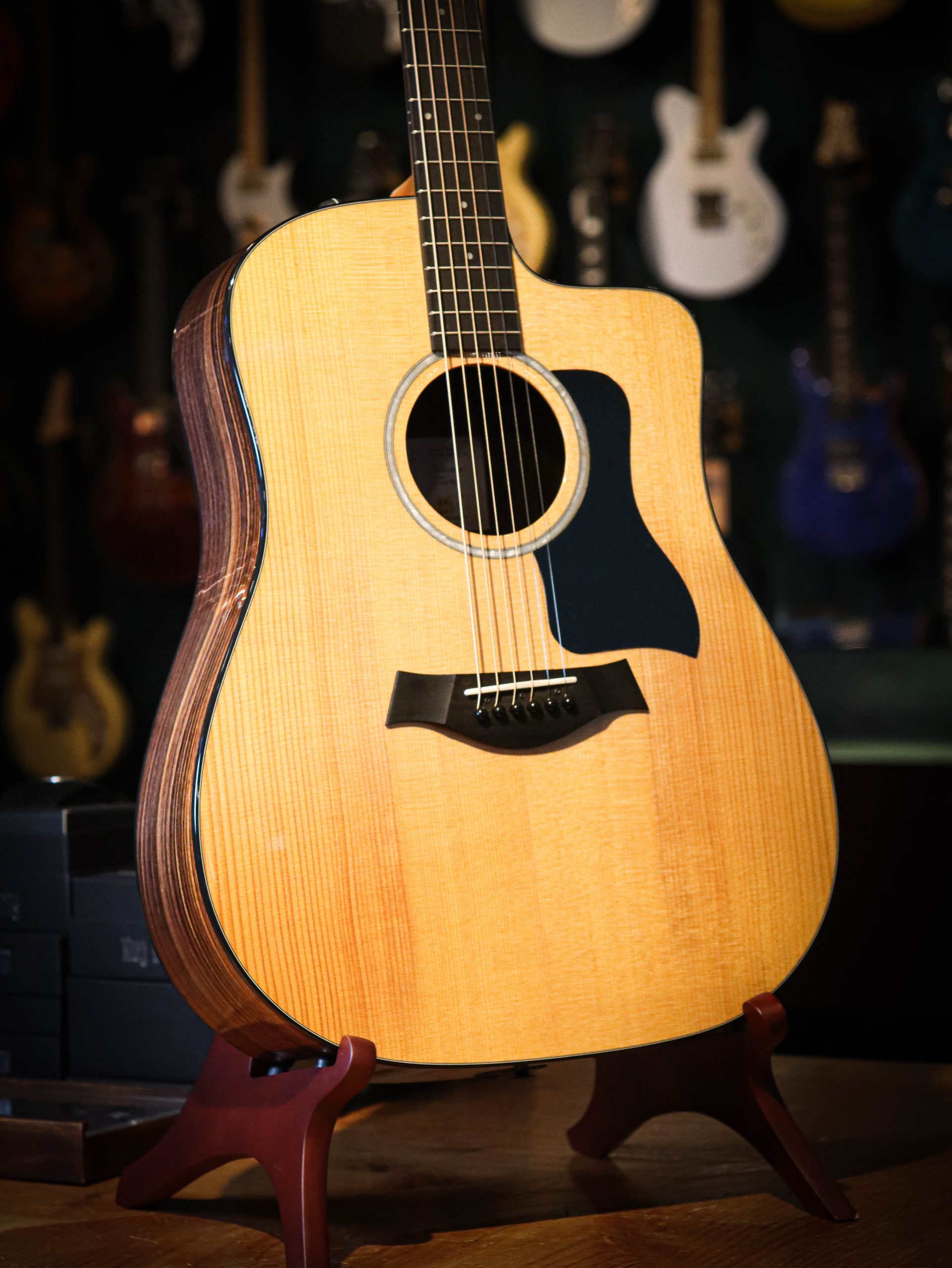Taylor 210ce Plus